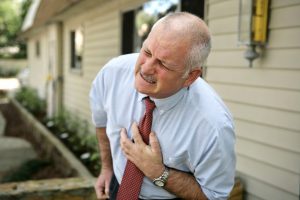 Tràn dịch màng phổi thường xảy ra đột ngột gây nên cơn đau ngực dữ dội