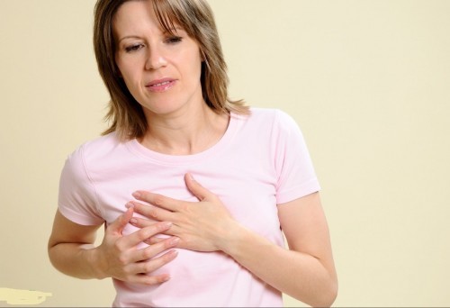 Đau rát ngực là triệu chứng lâm sàng dễ gặp khi viêm phế quản