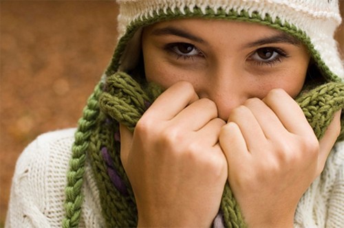 Giữ ấm cho cơ thể đặc biệt trong mùa lạnh để giảm thiểu những khó chịu của bệnh, hỗ trợ chữa viêm phế quản mạn tính
