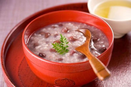 Bệnh gan nhiễm mỡ phổ biến ở những người thừa cân béo phì, người nghiện rượu, người cao tuổi, người thích ăn đồ tanh, người lười vận động, người thường xuyên nhịn đói… và những người bị bệnh viêm gan.