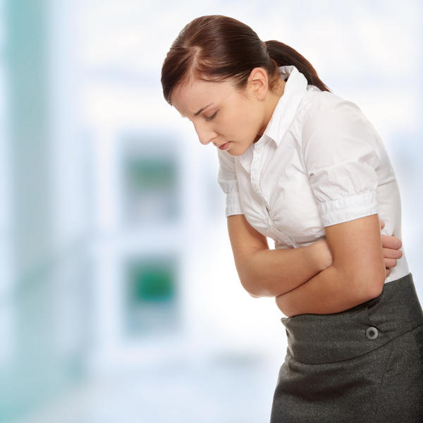 Đau bụng và đau vùng đáy chậu, nhất là khi vận động là những triệu chứng điển hình của sỏi bàng quang