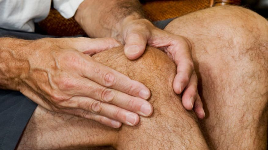 Khi bị viêm khối cấp, người bệnh nên đến chuyên khoa cơ xương khớp để thăm khám, tìm nguyên nhân gây bệnh và điều trị kịp thời.