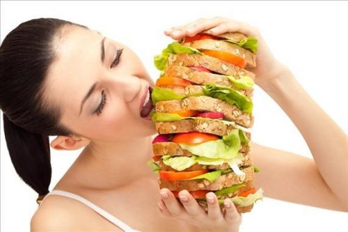 Không nên ăn quá nhiều và quá no trong bữa tối. nguyên nhân gây đau dạ dày