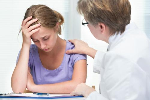 Khi bị đau nửa đầu không rõ nguyên nhân, người bệnh cần đi khám chuyên khoa để được chăm sóc phù hợp