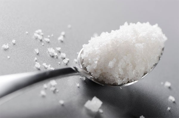 Giảm muối là một phương pháp hữu hiệu giúp bớt đau tức ngực khi có kinh