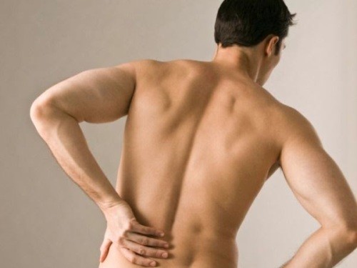 Đau mỏi lưng là triệu chứng phổ biến gặp ở nam giới