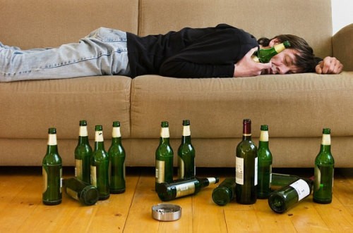 Rượu là một trong những nguyên nhân chính gây suy nhược chức năng gan