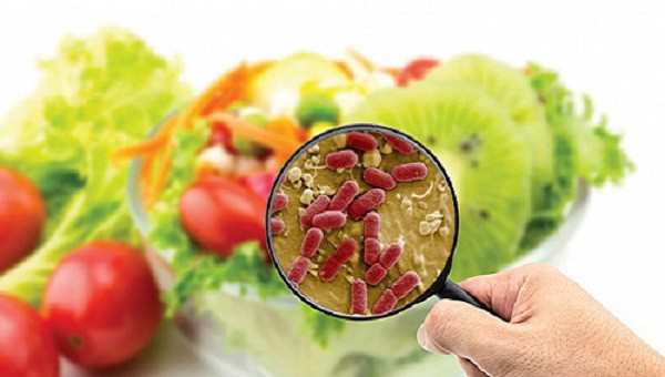 Ngộ độc thực phẩm gây ra những cơn đau bụng quanh rốn.