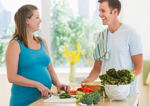 Các bà bầu nên tăng cường chất xơ từ các loại thực phẩm như rau xanh, củ quả...
