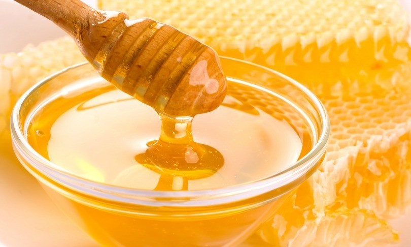 Mật ong có tác dụng tích cực trong điều trị đau rát cổ họng