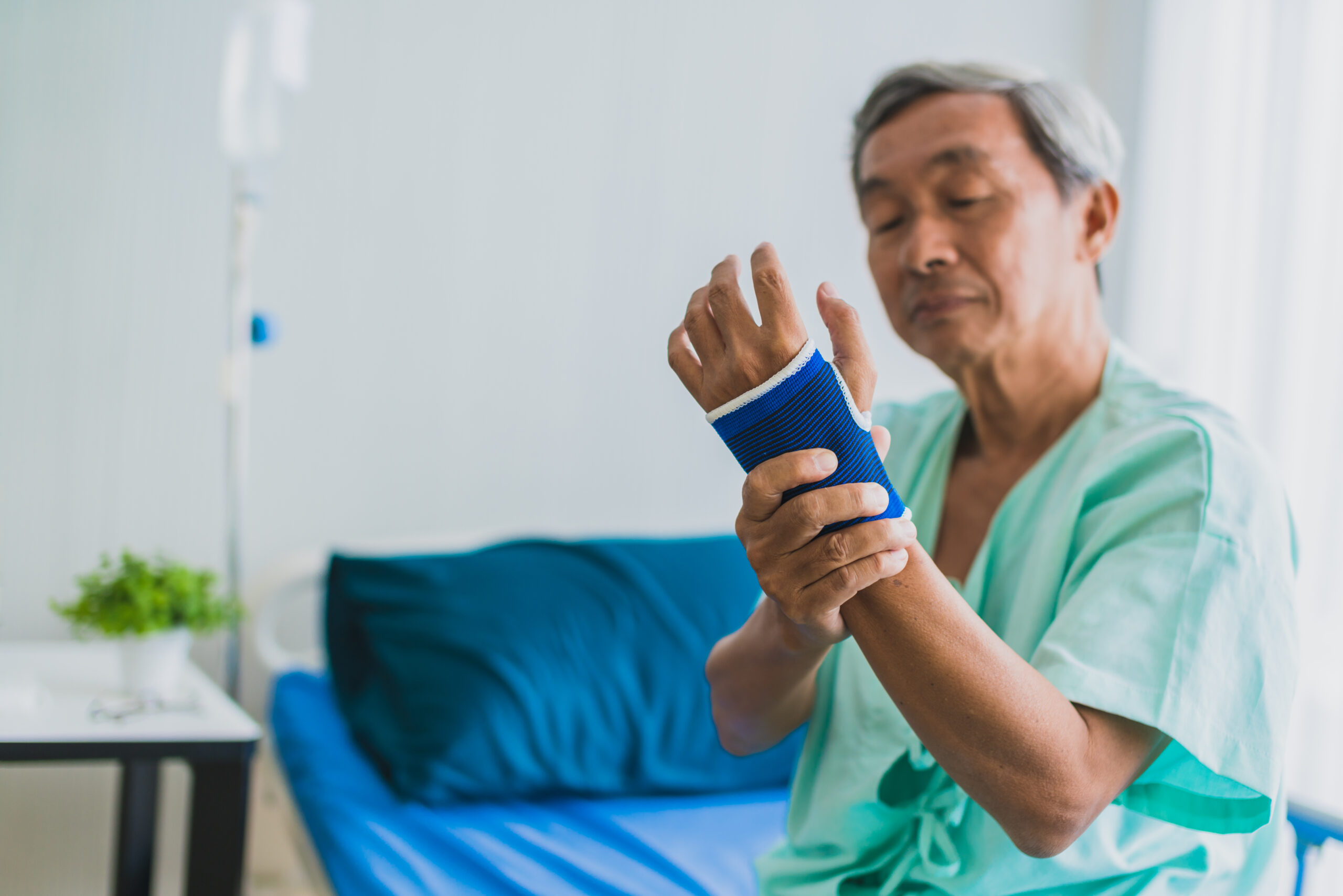 Gãy xương làm biến dạng cơ thể, tàn phế