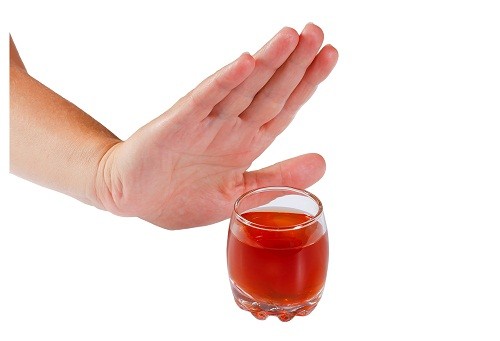 Có thể hạn chế nguy cơ gan nhiễm mỡ bằng cách hạn chế uống rượu,bia.