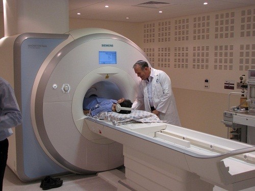 Bác sĩ cũng có thể yêu cầu bệnh nhân chụp cộng hưởng từ (MRI) để kiểm tra xem bệnh lupus ban đỏ đang ảnh hưởng như thế nào đến cơ quan nội tạng.