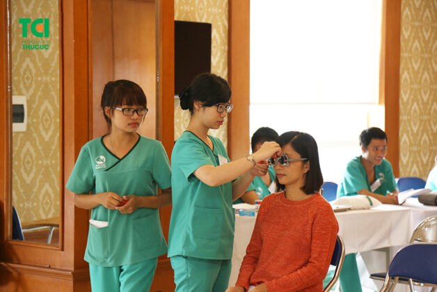 Kiểm tra thị lực