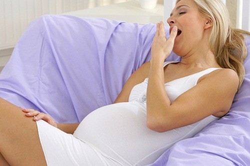 Phụ nữ mang thai có thể cảm thấy mệt mỏi, buồn ngủ, buồn rầu, gắt gỏng hay nhìn mờ khi bị tăng đường huyết. 