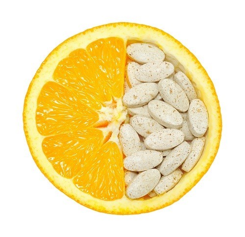 Vitamin C tự nhiên có mặt trong hầu hết các loại trái cây và rau quả, chẳng hạn như trái cây họ cam quýt.