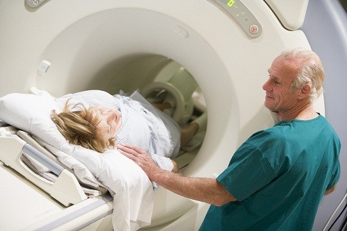 Chụp CT không gây đau và chỉ mất một vài phút.