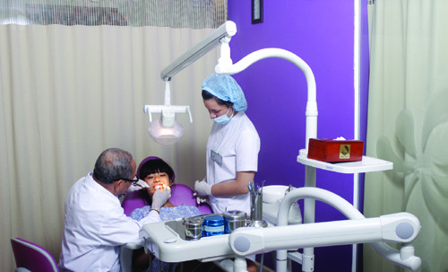 Đến với Thu Cúc, người bệnh sẽ được các nha sĩ giỏi trực tiếp thực hiện tẩy trắng răng cho hiệu quả thẩm mỹ tối ưu.