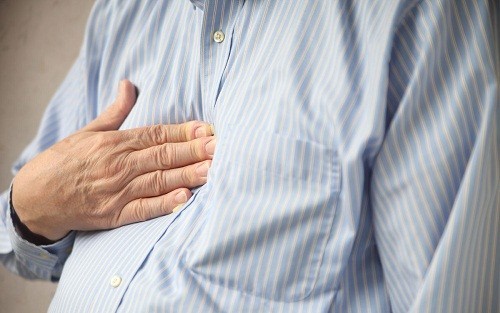 Dù có thể gây khó chịu ở vùng ngực nhưng chứng ợ nóng không phải do tim và không ảnh hưởng đến tim.