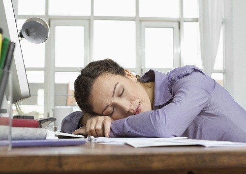 Đối với những người bị mất ngủ, một giấc ngủ ngắn vào buổi trưa lại có thể khiến họ khó ngủ hơn vào buổi tối.