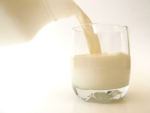Một ly sữa ấm trước khi đi ngủ sẽ giúp bạn ngủ ngon hơn.