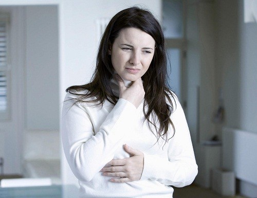 Hầu hết người bệnh amidan đều cảm thấy đau họng.
