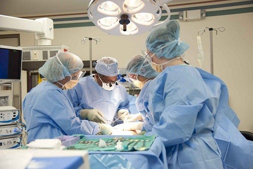 Phẫu thuật lấy sỏi được chỉ định trong trường hợp sỏi có kích thước lớn hoặc đã có biến chứng