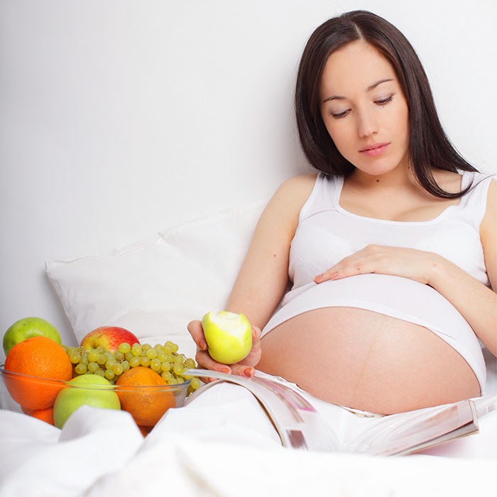 Cách giúp mẹ bầu ngăn ngừa rạn da khi mang thai2