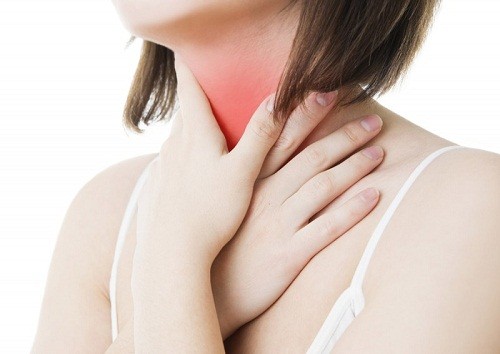 Đau họng thường xuyên cũng là dấu hiệu cảnh báo bệnh viêm amidan