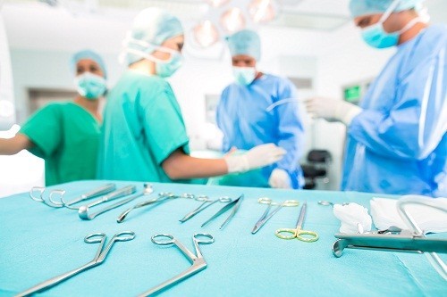 Người bệnh có thể được chỉ định phẫu thuật cắt polyp hoặc nội soi xoang để cải thiện sớm bệnh