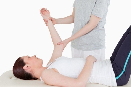 Ai cần kết xương trong gãy xương đòn