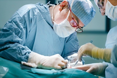 Phẫu thuật mổ bướu cổ cần được áp dụng tại các bệnh viện có đội ngũ bác sĩ chuyên khoa giỏi, trang thiết bị y tế hiện đại