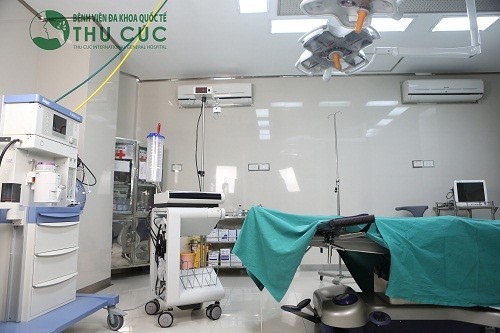 Với trang thiết bị hiện đại, không ngừng cập nhật những thiết bị y tế tiên tiến nhất bệnh viên luôn đảm bảo quá trình phẫu thuật được diễn ra an toàn, nhanh chóng, thuận lợi.