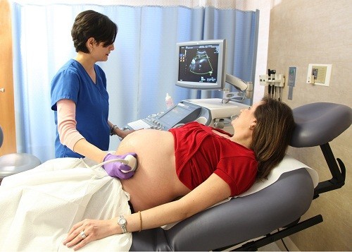 Siêu âm Doppler thai nhi giúp đo lường lưu lượng máu ở các bộ phận khác nhau của cơ thể bé, chẳng hạn như dây rốn, não và trái tim để xác định xem bé có nhận được đủ chất dinh dưỡng cần thiết và oxy thông qua nhau thai hay không.