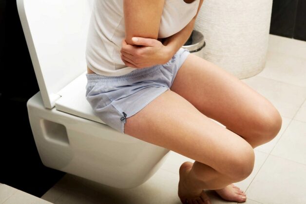 Người bệnh sẽ cảm thấy đau bụng, tiêu chảy...khi bị viêm đại tràng cấp tính