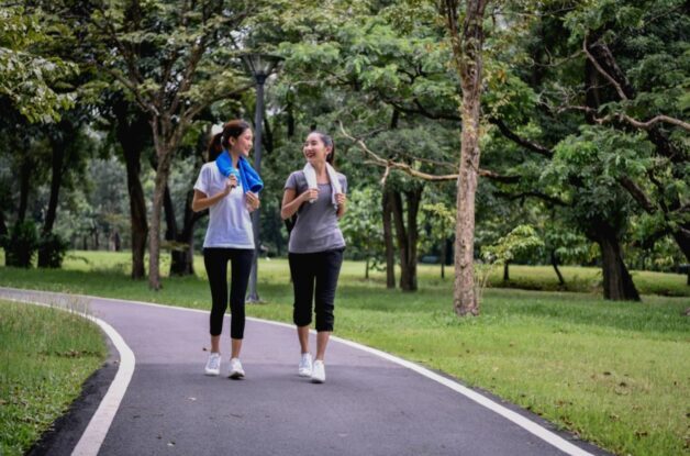 Duy trì rèn luyện thể chất ít nhất 30 phút mỗi ngày giúp củng cố sức khỏe hệ tiêu hóa.