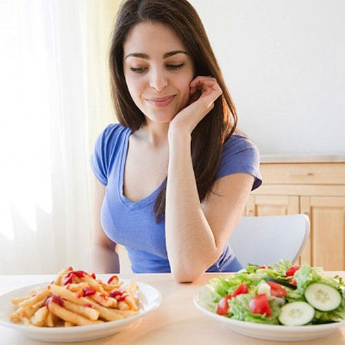 Ăn uống thất thường cũng là nguyên nhân gây rối loạn kinh nguyệt.