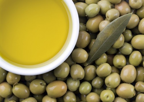 Dầu oliu giúp làm tăng nồng độ cholesterol “tốt” LDL, giúp giảm hình thành mảng bám trong động mạch.