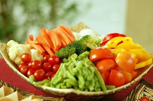 Người bệnh cường giáp cần ăn nhiều thực phẩm giàu vitamin sẽ giúp ngăn ngừa nguy cơ tiến triển bệnh