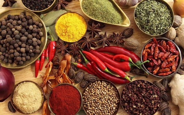 đồ ăn cay là thực phẩm cần tránh khi bị loét dạ dày tá tràng