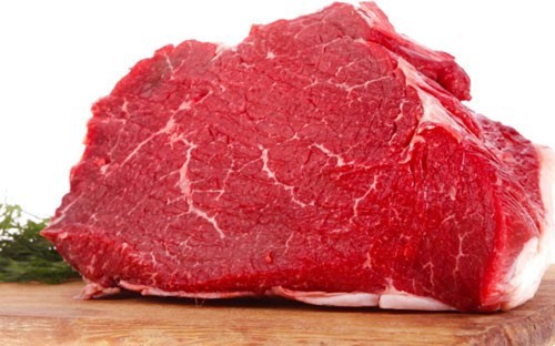 Hàm lượng quá lớn protein và chất béo có trong thịt đỏ cũng khiến những người mắc trĩ gặp rắc rối
