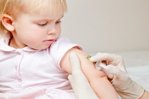 Tiêm vắc xin cũng là biện pháp phòng bệnh lao hiệu quả mà cha mẹ nên áp dụng cho trẻ