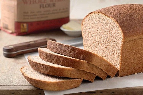 Người bị xơ phổi nên lựa chọn các sản phẩm được làm từ ngũ cốc nguyên hạt thay vì các sản phẩm được tinh chế như bánh mì trắng, bánh kẹo...