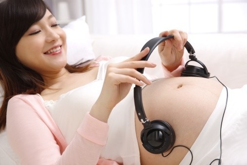 Nghe nhạc trong thời kỳ mang thai giúp con thông minh hơn