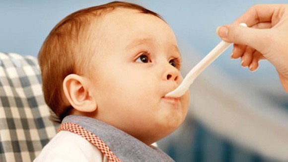 Sữa và các chế phẩm từ sữa như: Sữa, sữa chua, phô mai... là những sản phẩm không thể thiếu cho trẻ giai đoạn tập đi.