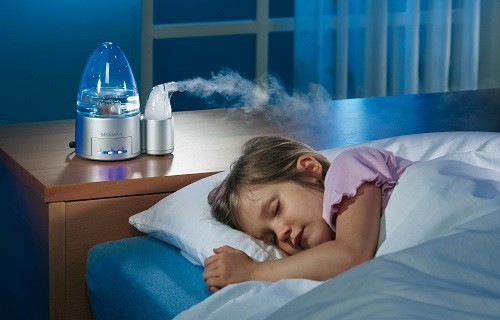 Để bổ sung độ ẩm, giải quyết da khô, sử dụng máy tạo độ ẩm trong phòng ngủ. Đặt máy ẩm kế để theo dõi độ ẩm, lý tưởng là 50%.