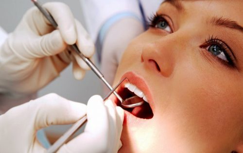 Bạn nên đến cơ sở chuyên khoa để thăm khám khi có dấu hiệu viêm khớp thái dương hàm