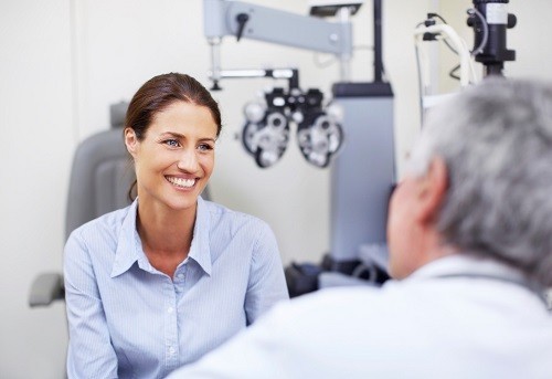 Khám mắt đặc biệt hữu ích trong việc phát hiện các bệnh về mắt tiến triển thầm lặng như tăng nhãn áp (một bệnh lý có rất ít triệu chứng vào giai đoạn đầu).