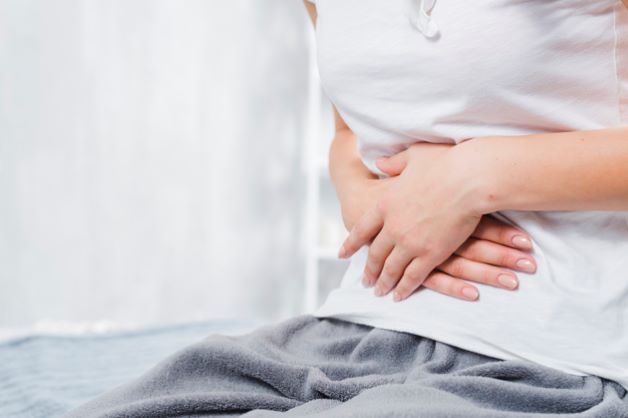 Liệt dạ dày thường cảm thấy đầy bụng dù ăn rất ít