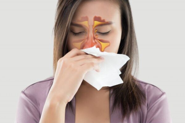 Bệnh lý đường hô hấp trên có thể là nguyên nhân dẫn tới tình trạng ngạt mũi